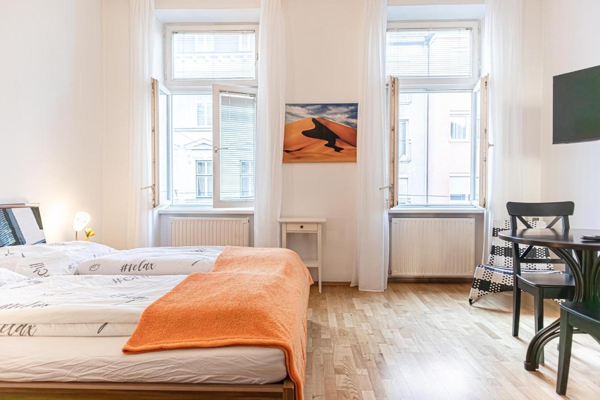 Elegance 2 Bedroom At Vienna's Vibrant Center Wenen